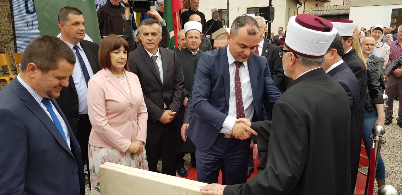 0 02 04 73ad0c095df17f6dc1471d830f11668c77084102236796a4cf6c8acc06b1d65d full