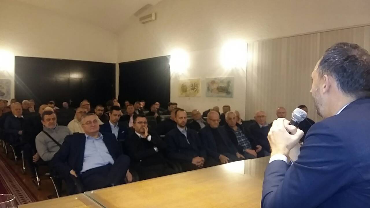 0 02 04 d81547611bd90243e20063d67714d975467e0c6cf1db2965cb5802c6dab5708a 32f9e42a