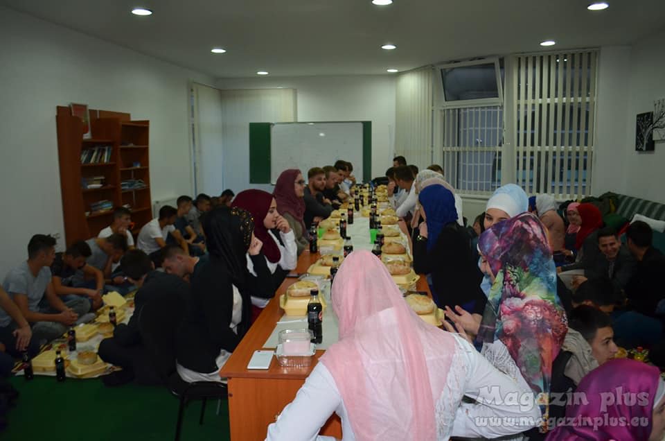 19225345 1727083094255490 24219844391496386 n