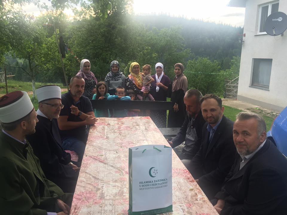 34474994 1691302540937836 3416907424706068480 n