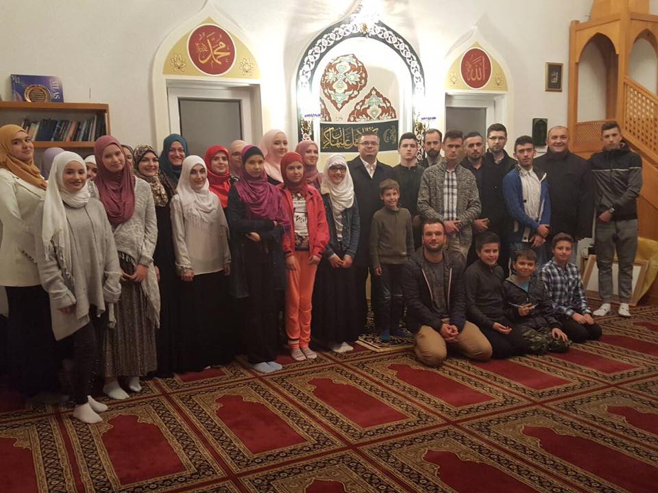 46111156 1974030316227432 647088109346881536 n