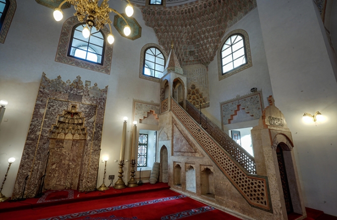 680_Gazi-Husrev-begova-dzamijaAAaMinber.jpg