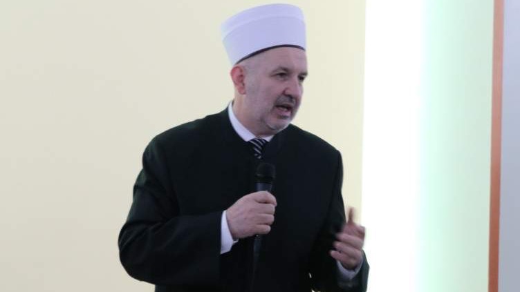 muftija-grabus-miradz-nas-podsjeca-da-svi-imamo-priliku-za-duhovni-rast-jer-bozijeg-svjetla-ima-za-sve-ljude91573.jpg