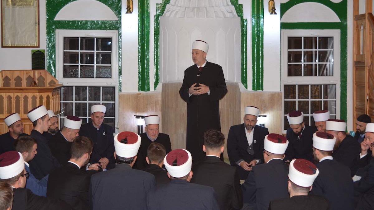 muftija-grabus-u-travniku-muhammedov-as-put-je-nas-mir-na-dunjaluku-i-spas-na-ahiretu52294.jpg