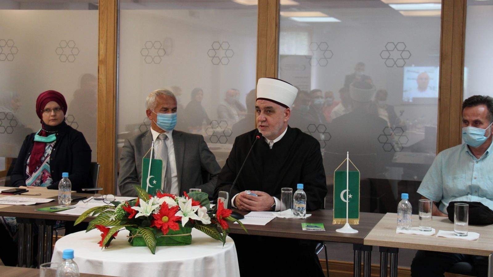 reisu-l-ulema-Okrugli-sto.jpg